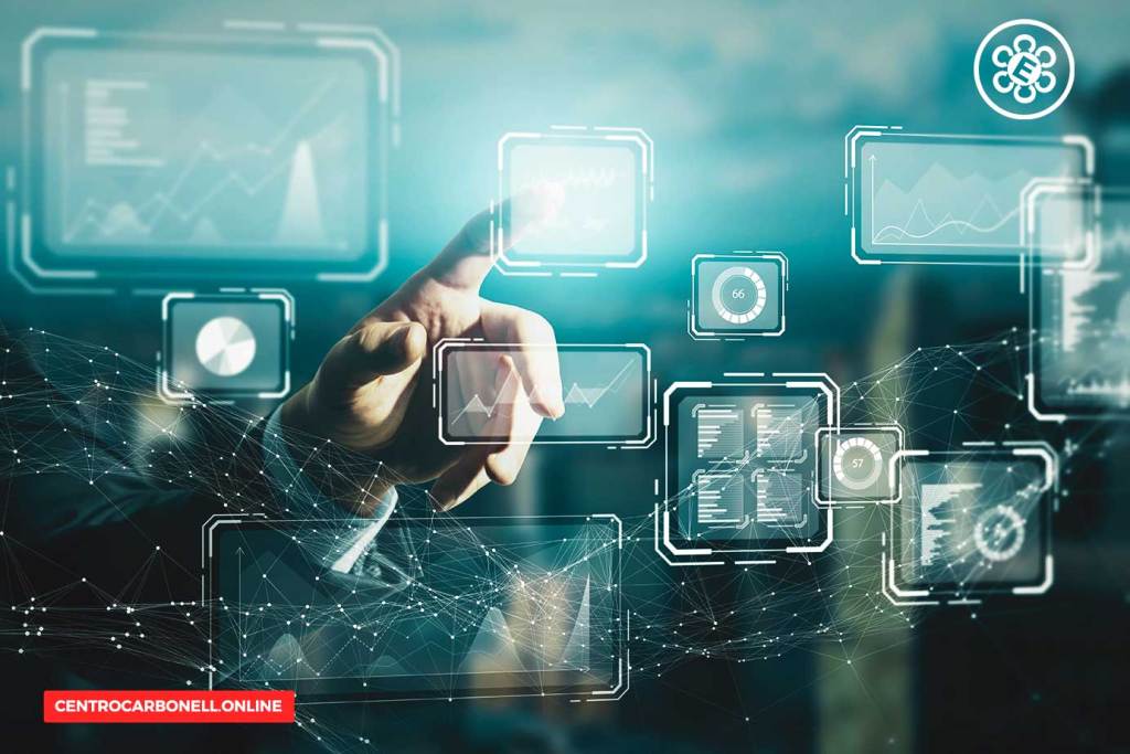 Un hombre de negocios señalando gráficos y datos digitales en una interfaz futurista.